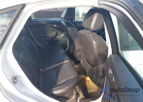 2013 Ford Focus Se z USA, uszkodzony, nr VIN 1FADP3F22DL171656